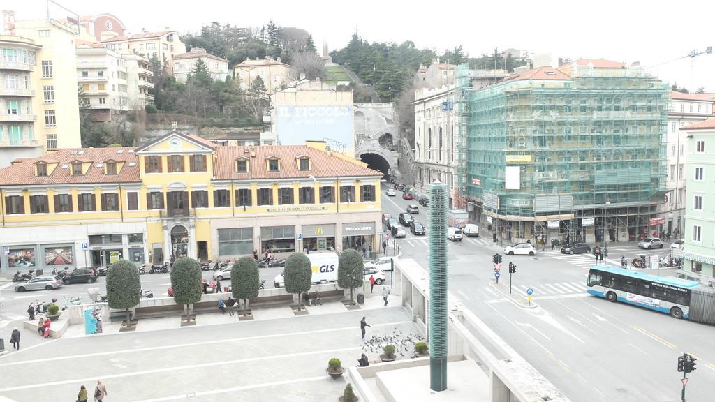 B&B Piazza Goldoni Trieste Bagian luar foto