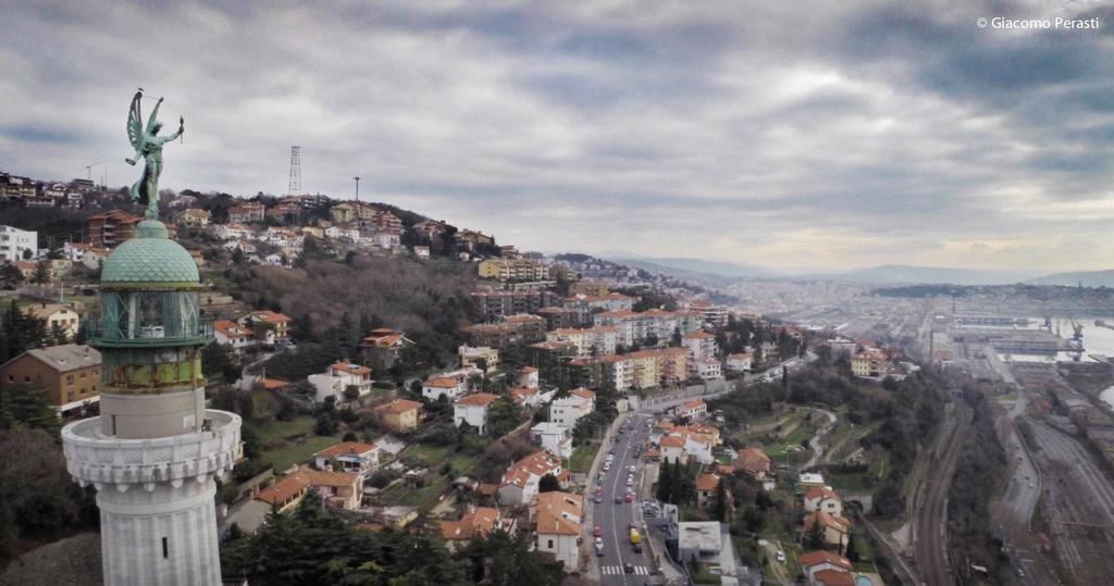 B&B Piazza Goldoni Trieste Bagian luar foto