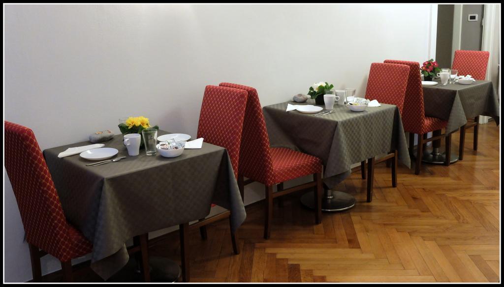 B&B Piazza Goldoni Trieste Bagian luar foto