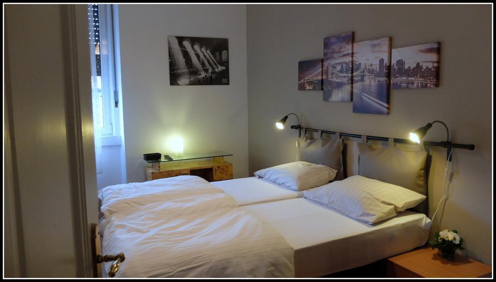 B&B Piazza Goldoni Trieste Bagian luar foto